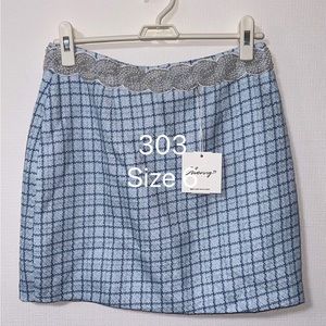 Blue set with trim pearl .